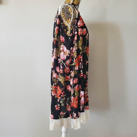 Umgee Floral Tunic Style Lace Trim Keyhole Dress - Picture 3 of 6